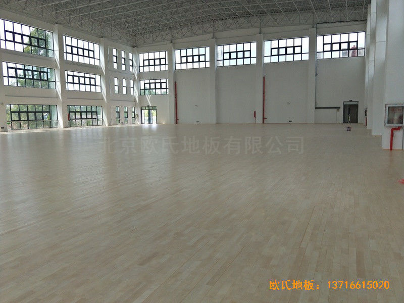 江蘇第二中學籃球館運動木地板施工案例3